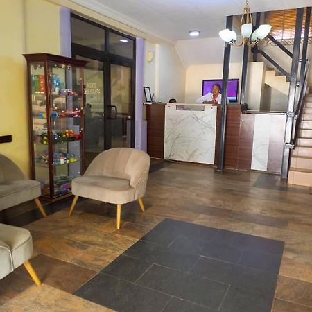 Citilodge Hotel & Conference Centre Newly Renovated Абуджа Екстериор снимка
