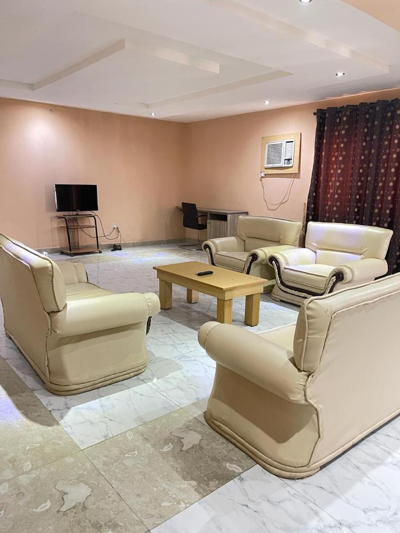 Citilodge Hotel & Conference Centre Newly Renovated Абуджа Екстериор снимка