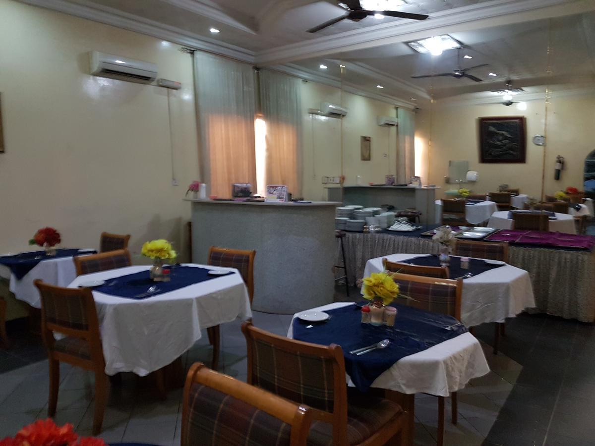 Citilodge Hotel & Conference Centre Newly Renovated Абуджа Екстериор снимка