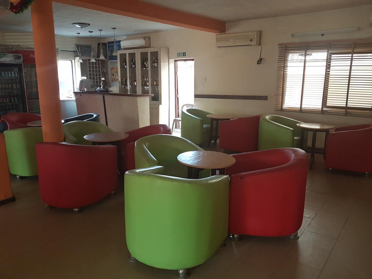 Citilodge Hotel & Conference Centre Newly Renovated Абуджа Екстериор снимка