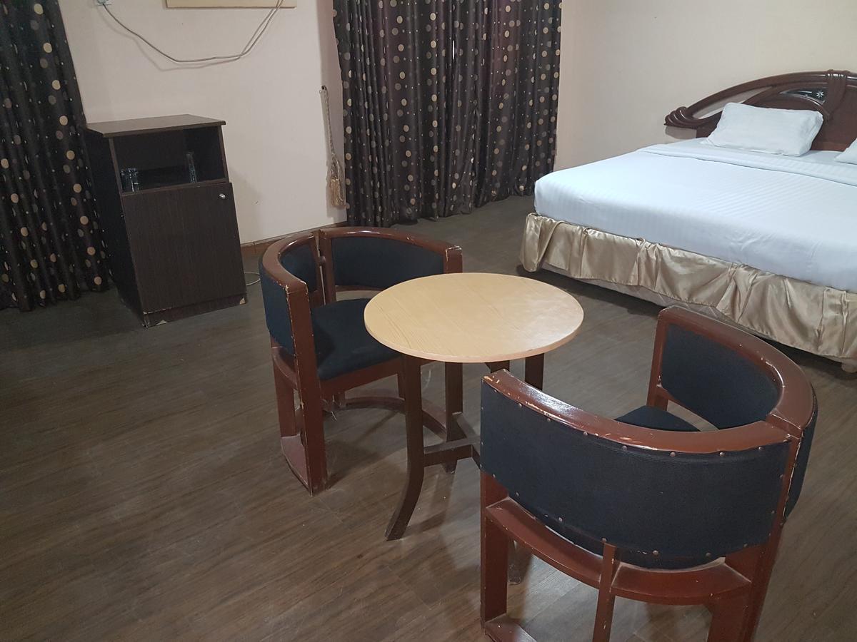 Citilodge Hotel & Conference Centre Newly Renovated Абуджа Екстериор снимка