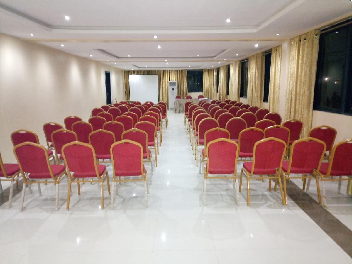 Citilodge Hotel & Conference Centre Newly Renovated Абуджа Екстериор снимка