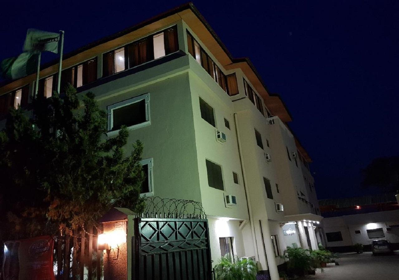 Citilodge Hotel & Conference Centre Newly Renovated Абуджа Екстериор снимка