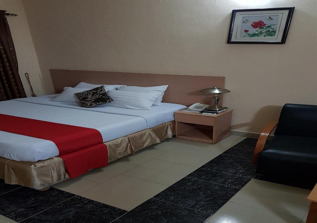 Citilodge Hotel & Conference Centre Newly Renovated Абуджа Екстериор снимка
