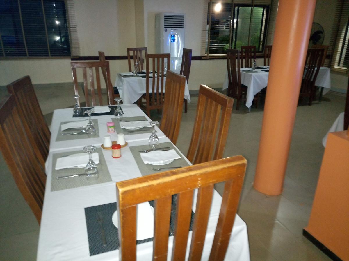 Citilodge Hotel & Conference Centre Newly Renovated Абуджа Екстериор снимка