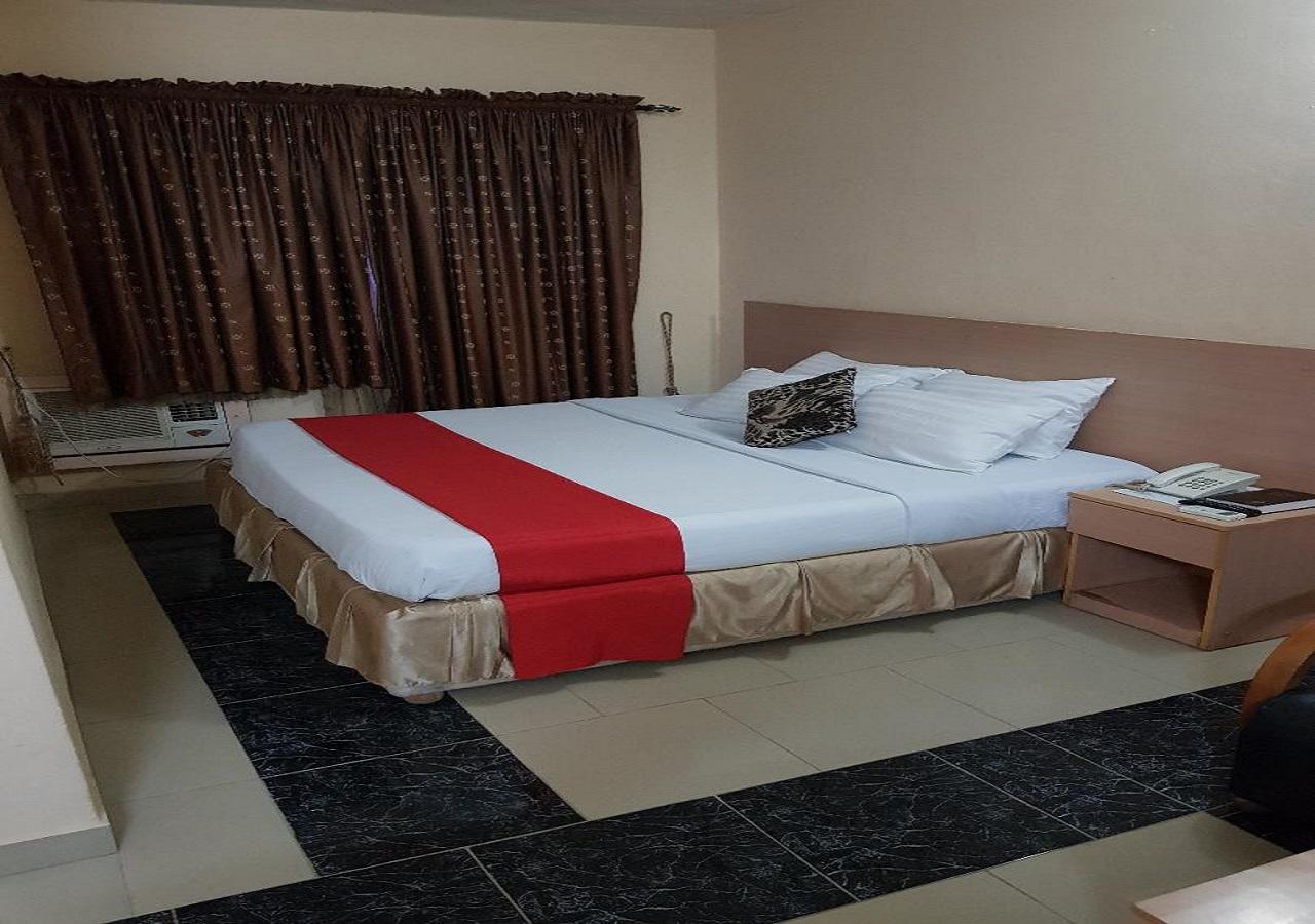 Citilodge Hotel & Conference Centre Newly Renovated Абуджа Екстериор снимка